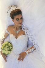Load image into Gallery viewer, Vintage Lace Long Sleeves Tulle Ball Gowns Wedding Dresses
