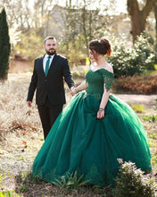 Load image into Gallery viewer, Vintage Tulle Ball Gowns Wedding Dresses Lace Embroidery V-neck
