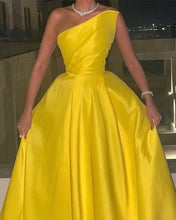 Load image into Gallery viewer, Yellow Strapless Satin Formal Dresses

