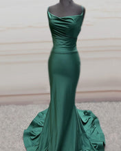 Load image into Gallery viewer, Sexy Open Back Mermaid Bridesmaid Dresses Spaghetti Straps
