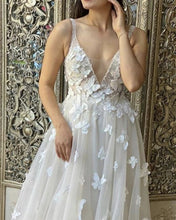 Load image into Gallery viewer, Tulle Wedding Dress

