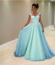 Load image into Gallery viewer, Modest Tulle Formal Dresses With Lace Cap Sleeves
